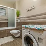 Apartamento With Parking Space - 24301 Makarska
