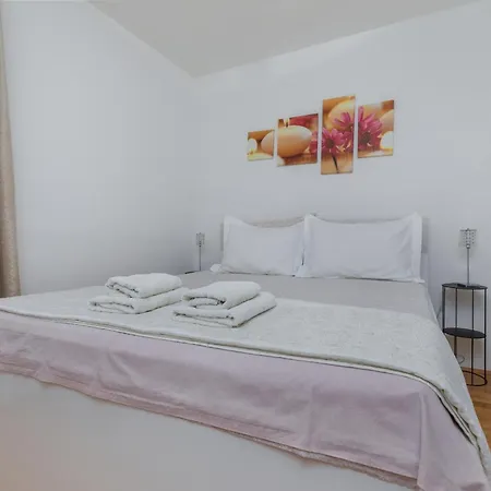 With Parking Space - 24301 Appartement Makarska