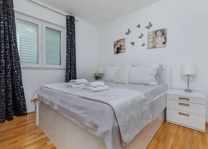 Apartment With Parking Space - 24301